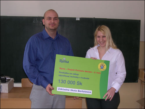 Organiztori sae pri odovzdvan symbolickho eku
