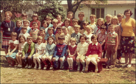 �kolsk� rok 1977/78, riadite�ka �koly I. Z�hor�kov� a triedna u�ite�ka A. Mo�kov�