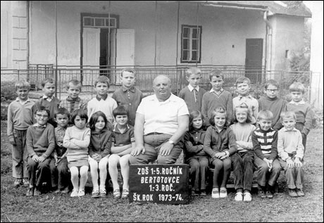 �kolsk� rok 1973/74, riadite� �koly O. Varga